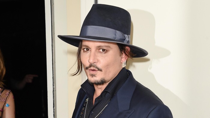 BEVERLY HILLS, CA - NOVEMBER 01:  Actor Johnny Depp poses in the press room during the 19th Annual Hollywood Film Awards at The Beverly Hilton Hotel on November 1, 2015 in Beverly Hills, California.  (Photo by Jason Merritt/Getty Images)