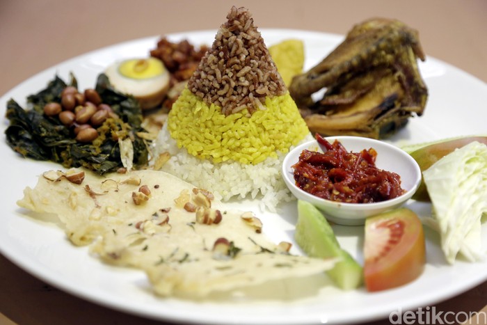 Nasi kuning masakan tradisional Indonesia. dikhy sasra/ilustrasi/detikfoto