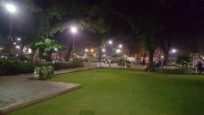 Melihat Dunia Lain, Kehidupan Malam di Taman Suropati Menteng