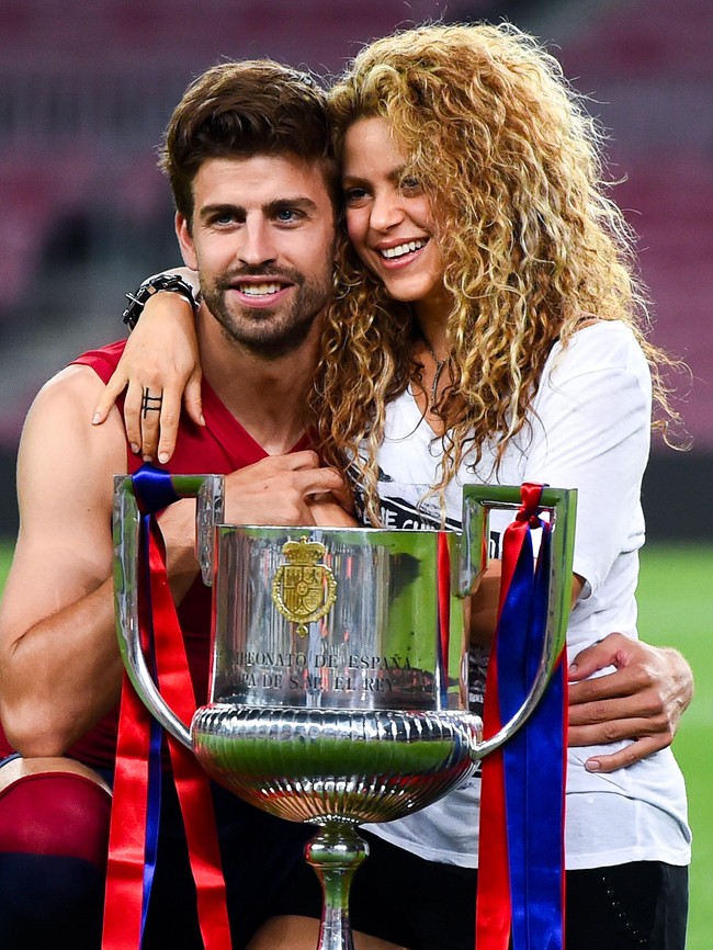 Dunia maya tiba-tiba membicarakan si tampan Gerard Pique menyusul kekalahan timnas Spanyol di tangan Rusia di babak 16 besar Piala Dunia 2018. Menurut netizen, pemain Spanyol tersebut tetaplah pria yang beruntung karena memiliki kekasih seperti Shakira. (Foto: David Ramos/Getty Images)