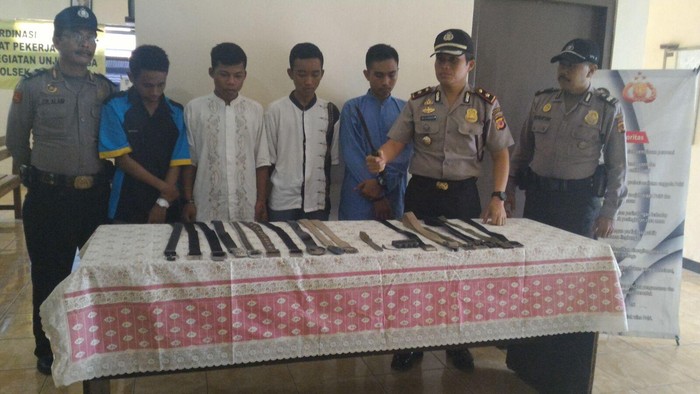 Razia Tawuran di Citeureup, Polisi Amankan 4 Pelajar Pembawa Pisau