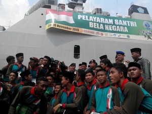 Serunya, Santri Bela Negara Sambil Berlayar dengan KRI Banda Aceh