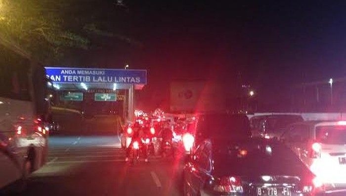 Ada Truk Nyangkut, Pengendara ini 2 Jam Terjebak Macet di Bandara Cengkareng