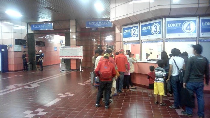 KA Argo Sindoro Selesai Dievakuasi, Perjalanan Commuter Line Kembali Lancar