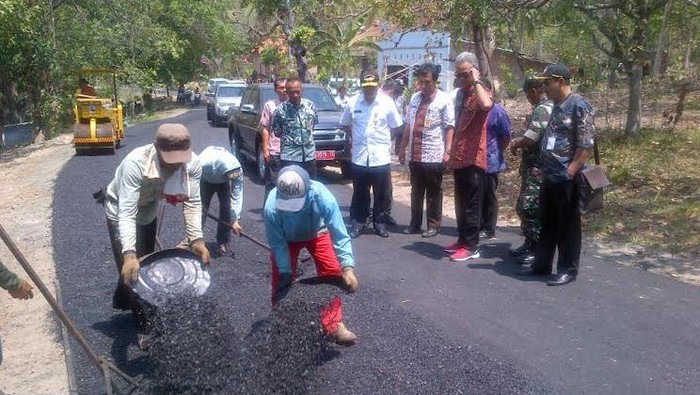 Selain Listrik, Perbaikan Infrastruktur Jalan di Karimunjawa Juga Dikebut