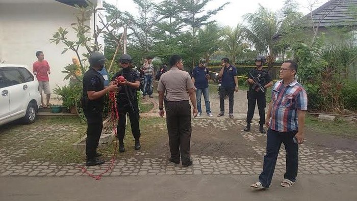 Asyik Cari Biawak, Warga Tangerang Malah Temukan Granat Nanas