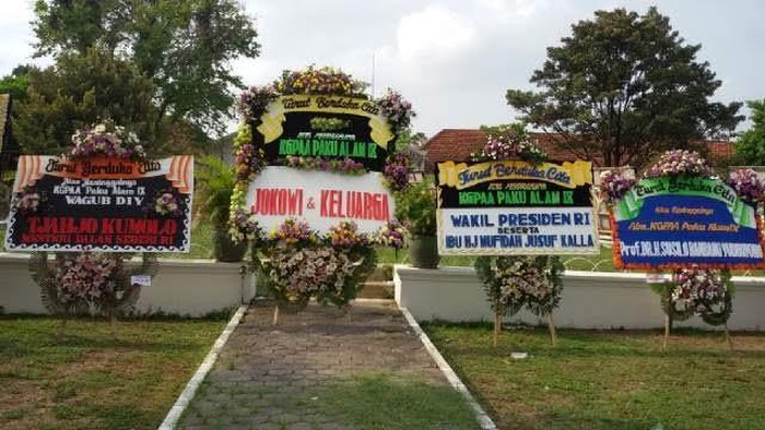 Pakualam IX Dimakamkan Hari Ini, Jokowi dan Para Petinggi Beri Karangan Bunga