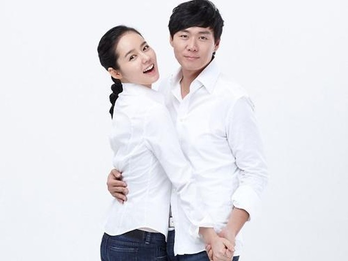 Han Ga In dan Yeon Jung Hoon Pamerkan Foto Anak Pertama