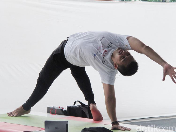 Siapa Mau Latihan Yoga Bareng Anjasmara?