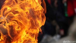 Pria Lansia di London Dibakar Saat Pulang dari Masjid, Polisi Selidiki