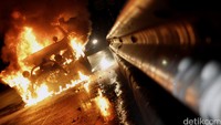 4 Mobil Hangus di Parkiran Tebet, Waspadai 10 Penyebab Mobil Terbakar