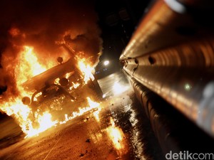 4 Mobil Hangus di Parkiran Tebet, Waspadai 10 Penyebab Mobil Terbakar