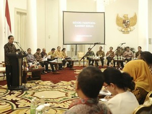 Jokowi ke Menteri: Jangan Buat Polemik di Publik, Perbedaan Hanya di Rapat