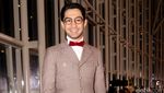 Gaya Reza Rahadian Berkain Tenun Ikat di FFI 2015