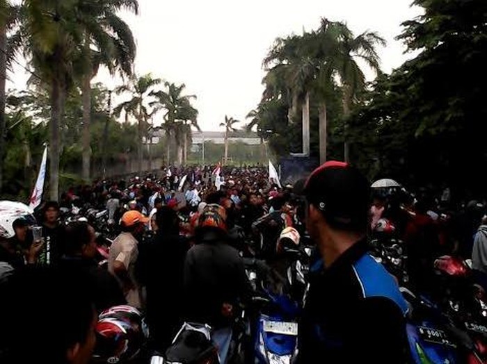 Begini Demo Buruh Konvoi di Jalan, dari Karawang Sampai Bekasi