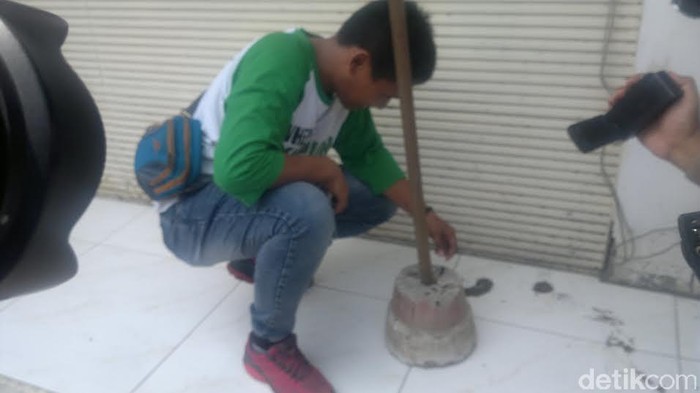 Bendera PDIP Dibakar Kepala Desa di Sidoarjo, Apa Motifnya?