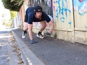 Crunning, Ketika Olahraga Lari Dilakukan Sambil Merangkak
