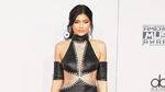 Jennifer Lopez hingga Selena Gomez, Deretan Artis Seksi di AMA 2015