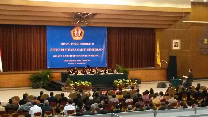 Setya Novanto Hadiri Sidang Promosi Doktor Effendi Simbolon
