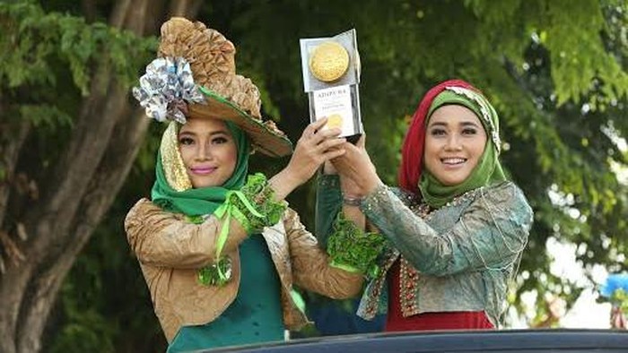 Piala Adipura Diarak Keliling Banyuwangi, Selamat!