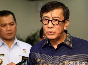 Teken SK Golkar, Menkum: Saya Hargai Sifat Gentleman Ical