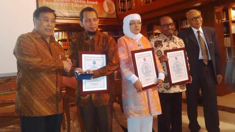 3 Ilmuwan di Bidang Rekayasa, Sosial dan Kebudayaan Dapat Habibie Award 3 Ilmuwan di Bidang Rekayasa, Sosial dan Kebudayaan Dapat Habibie Award
