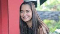 Cewek asli berdarah Kediri-Jombang ini tak pernah mengira karier yang ia mulai sedekade silam itu bisa ia geluti sampai sekarang.