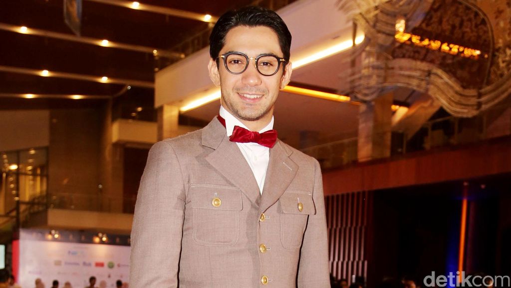 Reza Rahadian Tampil Istimewa di My Stupid Boss