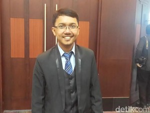 Limbah Rumah Tangga Antar Pria Cirebon Ini Jadi Doktor di Usia 26 Tahun