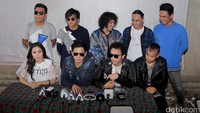 Setelah syuting, beberapa dari mereka ikut hadir dalam sesi jumpa pers.