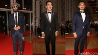Para aktor terlihat gagah dan tampan.