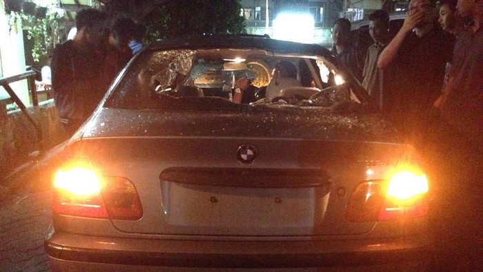 Ini Penampakan BMW yang Rusak Diamuk Massa di Tebet