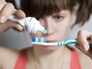 Pasta Gigi Berpemutih, Amankah?