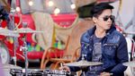 Begini Penampilan Ariel, Giring, Momo, dan Rian Jadi Drumer