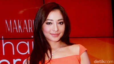 Nikita Willy Anggun Berambut Panjang
