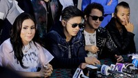 Bekerjasama dengan Iwan Fals, mereka pun mengaku sangat grogi.