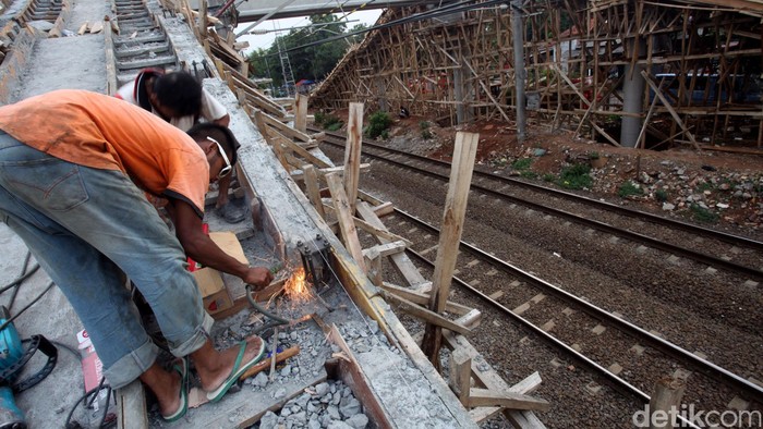 Naik Kereta Kencang, Dirut KAI: JKT-SBY Hanya 5 Jam