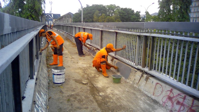 JPO Lebak Bulus Kini Diterangi Lampu dan Bersih Coretan