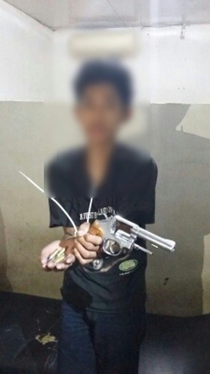 Siswa SMP di Makassar Ditangkap karena Curi Pistol Polisi