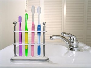 Begini Cara Aman Menyimpan Sikat Gigi Agar Tak Ditumbuhi Bakteri