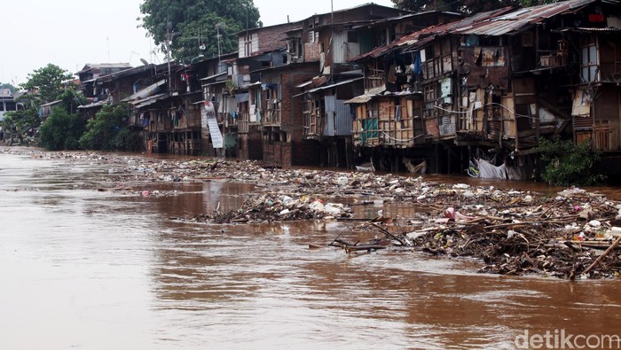 Pemkot Jaksel Layangkan SP3, Rumah-rumah di Bantaran Ciliwung Segera Dibongkar