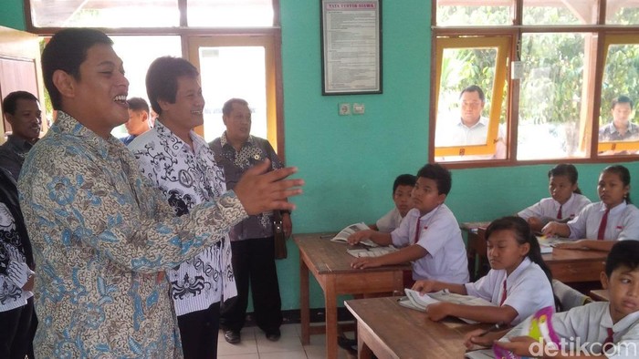 Hari Guru, Wali Kota Kediri Blusukan dan Mengajar Siswa SD