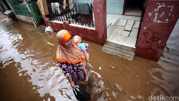 Kampung Pulo Banjir, Lalin di Jatinegara Arah Matraman Macet
