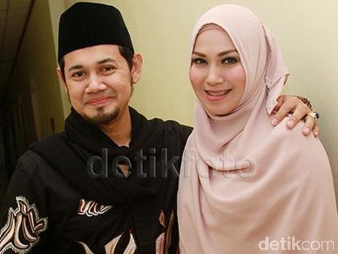 5 Artis Cantik Ini 'Takluk' pada Ustad