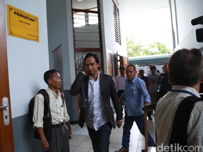 Apa Kabar Sidang Cerai Piyu dengan Flo?