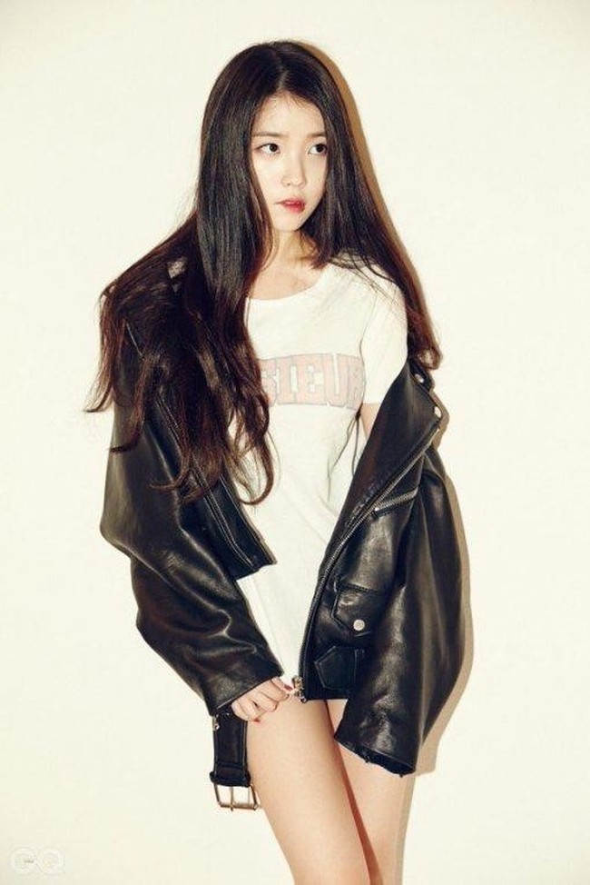 Penyanyi IU pernah mengaku menu makanannya tiga kali sehari terdiri dari satu buah apel, satu butir ubi dan satu gelas protein shake. Foto: GQ Korea.