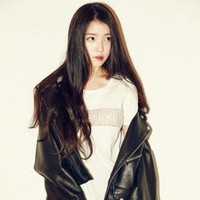 Penyanyi IU pernah mengaku menu makanannya tiga kali sehari terdiri dari satu buah apel, satu butir ubi dan satu gelas protein shake. Foto: GQ Korea.