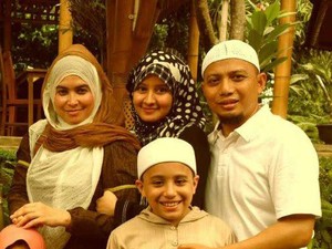 Arifin Ilham dan Aa Gym yang Harmonis Berpoligami
