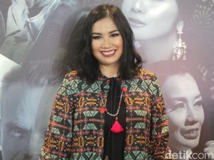 Kado Termanis untuk Titi DJ dari Anak-anaknya di Hari Ibu