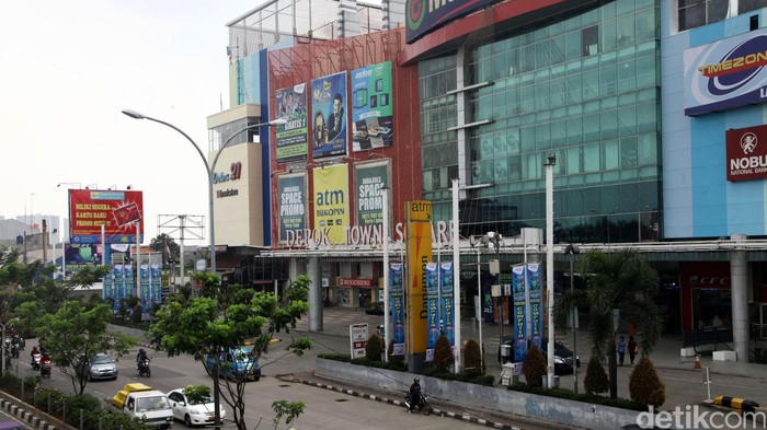 Kota Depok adalah sebuah kota di Provinsi Jawa Barat, Indonesia. Kota ini terletak tepat di selatan Jakarta, yakni antara Jakarta-Bogor. Grandyos Zafna/detikcom.